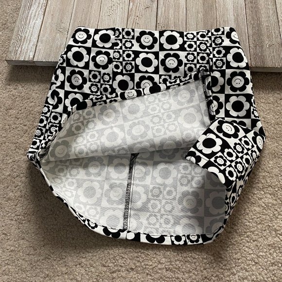 Art Class Floral Smiley Face Front Notch Skirt Girls Size S (6/6X) Black White - Picture 7 of 12